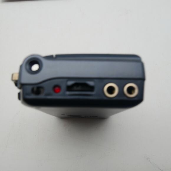 NEW Sanyo TRC 680MC Microcassette Recorder Tested and Complete - Picture 12 of 15